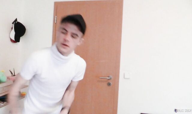 Czech Hunter:spycam Waiter's Very first Taste of Gigantic Spunk-pumps