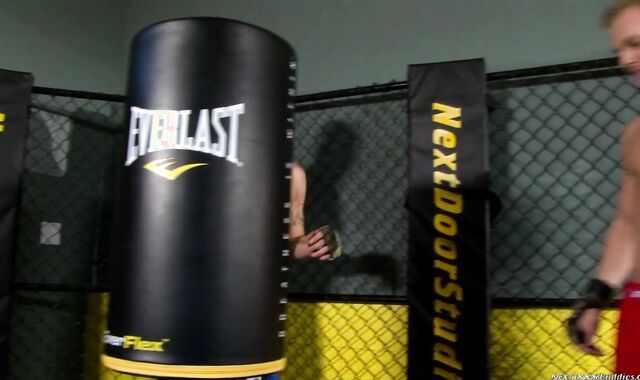 Next Door Homies:voyeur Gym Pals Get Too Close