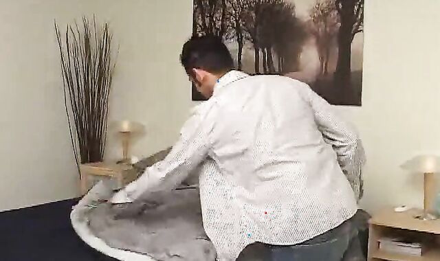 Next Door Masculine:voyeur Presenting the 0.five Sole Circumference Dude