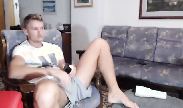 Dutch Hairy man Wanks Off