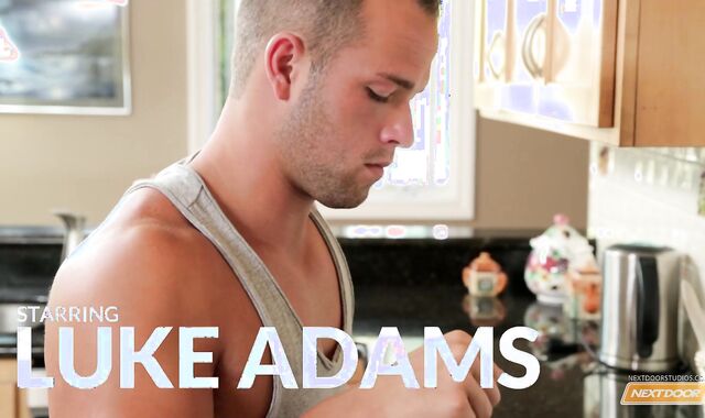 Next Door Pals:spycam Arch Me Over Against That Pole