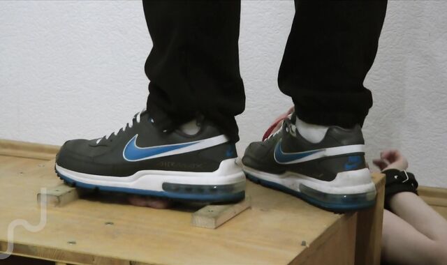 Eggs Stomping Makes marvelous Pancakes voyeur(nuts Stomped In Cage,spycam also Postcum)