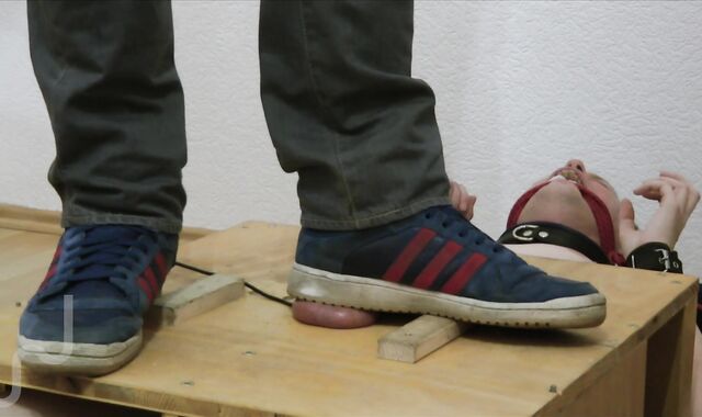 Eggs Stomping Makes marvelous Pancakes voyeur(nuts Stomped In Cage,spycam also Postcum)