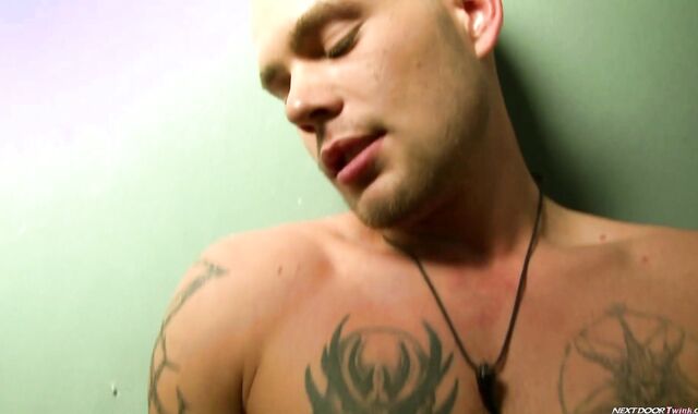 Next Door Twunk:voyeur Andras Dives into Sergio's Lunchtime Joy