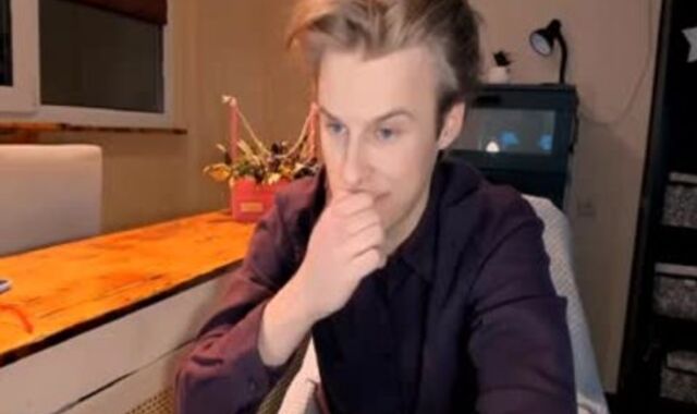 homosexual Office Employee Wanking His ten-Pounder And Displaying His wazoo On web cam