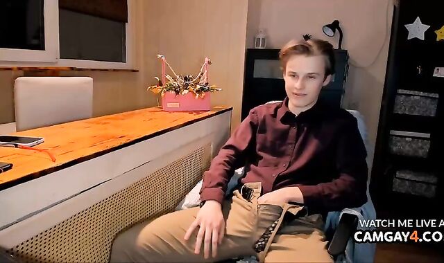 homosexual Office Employee Wanking His ten-Pounder And Displaying His wazoo On web cam