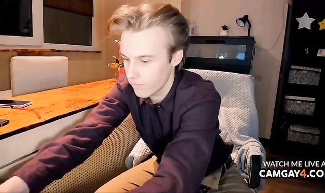 homosexual Office Employee Wanking His ten-Pounder And Displaying His wazoo On web cam