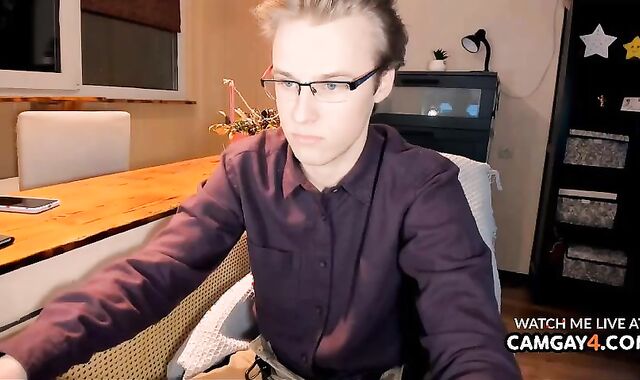 homosexual Office Employee Wanking His ten-Pounder And Displaying His wazoo On web cam