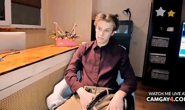 homosexual Office Employee Wanking His ten-Pounder And Displaying His wazoo On web cam