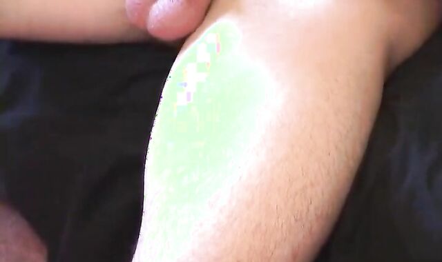 Stroke That Man-meat:spycam Tatted otter's solo escapade