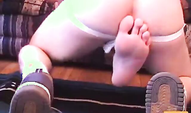 Footballin'voyeur And Food pummel Dual Feature voyeur-spycam Vignette 7