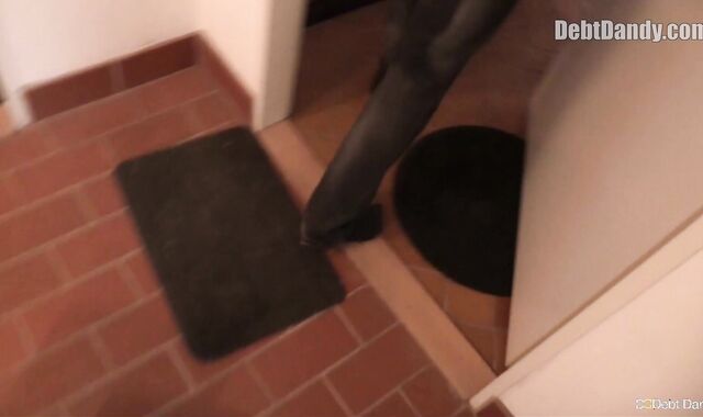 Debt Dandy:spycam Willing To Climb High For Your Filthy Fantasies