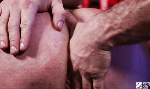 Handballing Central:voyeur Pumped Total of Ian's Splooge