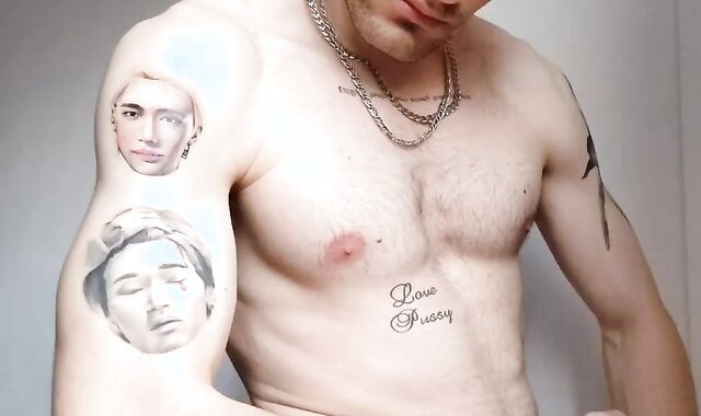 pumped up Figure Flexing Muscles And Providing u unrepining POINT OF VIEW