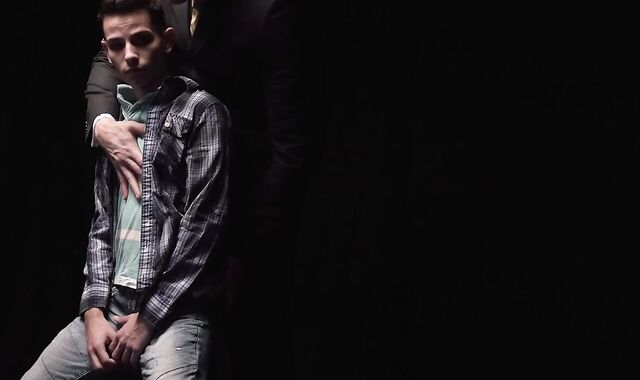 boyforsale:spycam Beefy Father's Toyboy