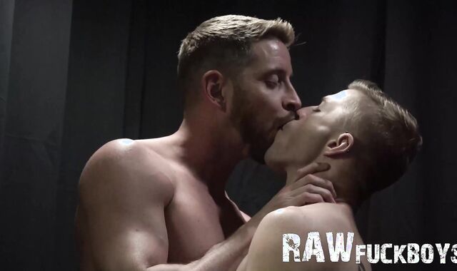 rawfuckboys:voyeur The Heavy Warmth Resumes for Ford voyeur&voyeur Bentley