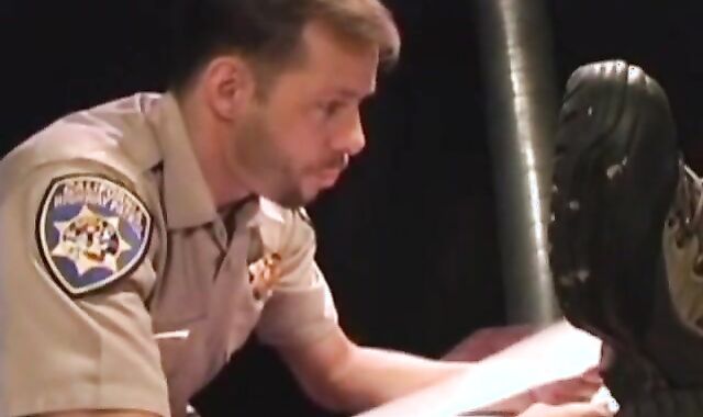 Bad Cop acquire coarse Heads ultra-kinky On This boyz wazoo