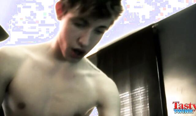 TastyTwink.com:voyeur Blake spycam,voyeur Truck with Blake Mast