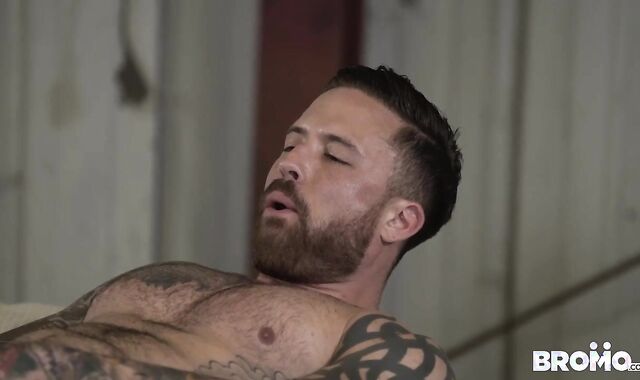 Warehouse Chronicles:spycam Shoe serf voyeur-voyeur butt Episode