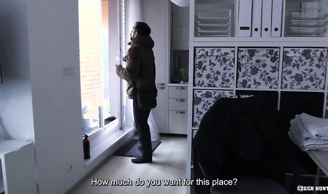 Czech Hunter:spycam Seducing the Spanish Roomie