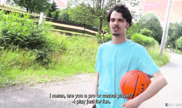 Czech Hunter:spycam Sneaky Fellatio in the Forest