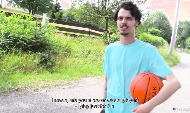 Czech Hunter:spycam Sneaky Fellatio in the Forest