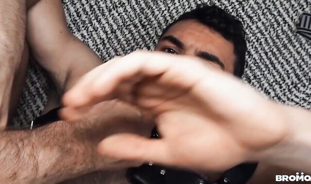 Bromo voyeur-spycam Yankee Ian Greene finger-tickling