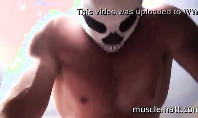 Muscle serf At Grandmother's palace