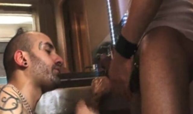 JS Rest room Marionettes