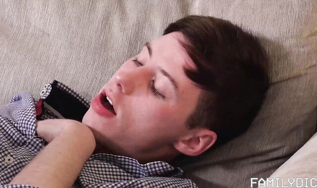 FamilyDick:voyeur Spunky Billy Saint hellion fellatios flick