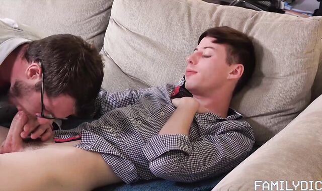 FamilyDick:voyeur Spunky Billy Saint hellion fellatios flick