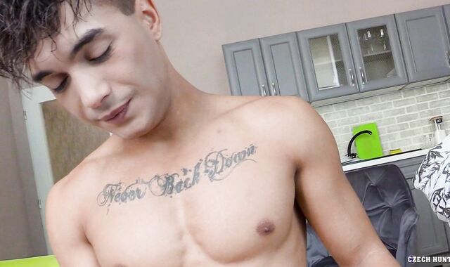 Czech Hunter:voyeur Violating Free-for-all from Convenience Zones