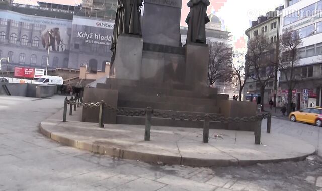 Czech Hunter:spycam The Unspoken Truth Behind That Bedroom Rental