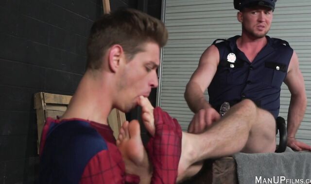 ManUpFilms voyeur-spycam Draven Navarro indignity vignette