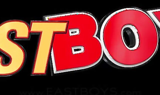 Lennox Lays it Nude on Web cam