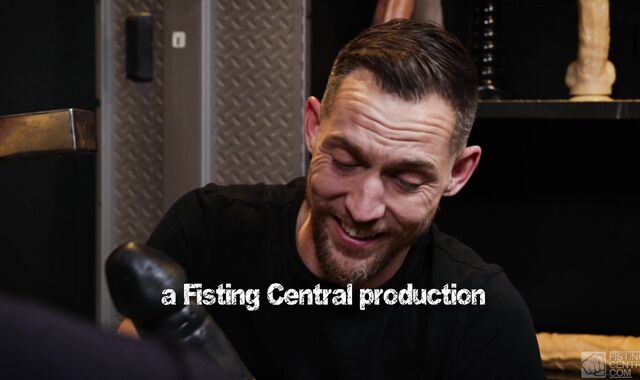 Going knuckle deep Central:voyeur Furry Ian's Large Strenuous Trouser snake Deepthroated Off