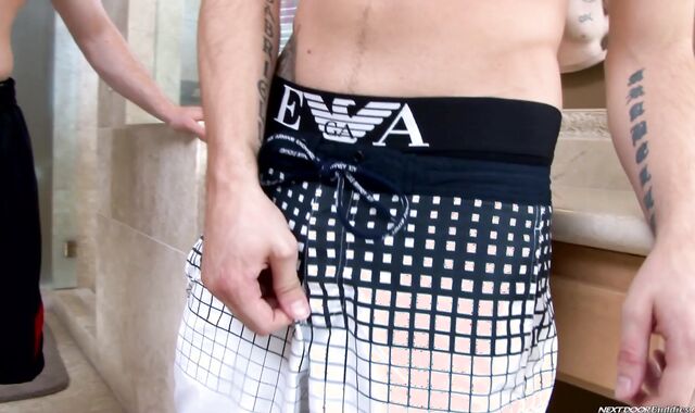 Next Door Friends:spycam Probing Liberate Muscles in the Bathroom