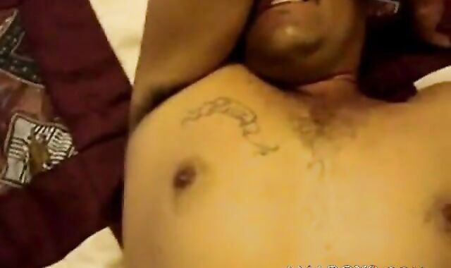 Oso rudo llora como un bebé cuando le dan una buena cogida por el culo.