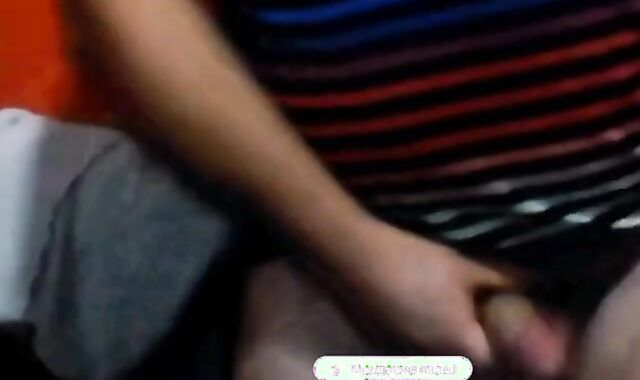 Amateur Argentinian Daddy Wanks Off