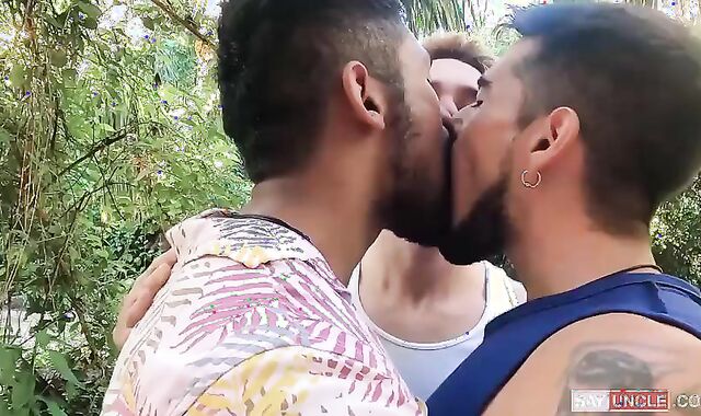 Adrian bonks Benjamin And Damian