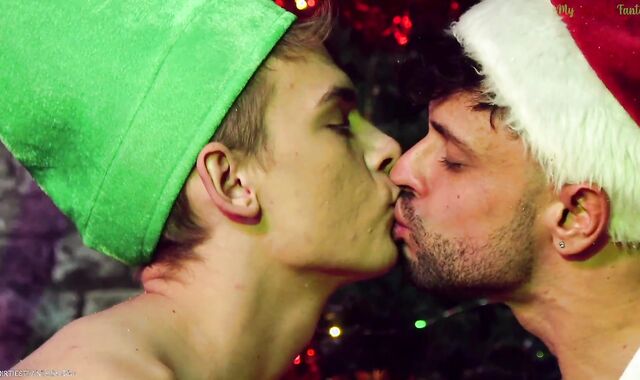 new Elf receives His aperture nude bashed And deep Fisted By ultra-kinky Muscle Santa!spycam spycam-voyeur Knuckle plowing Christmas!