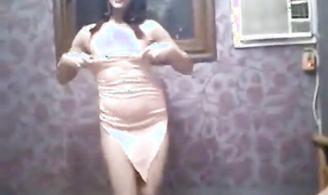 Egyptian Crossdresser Dances in Amateur Video 3