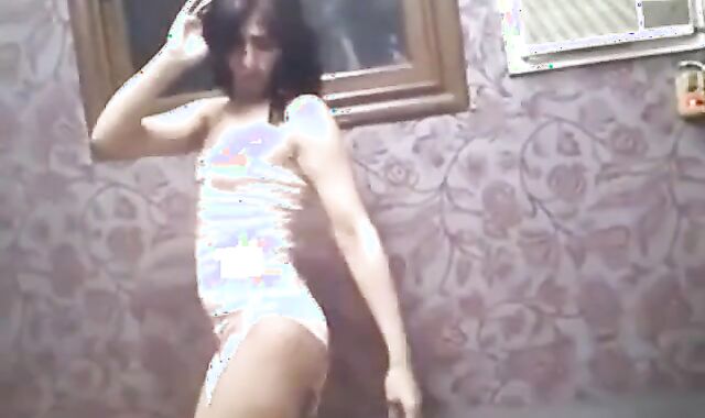Egyptian Crossdresser Dances in Amateur Video 3
