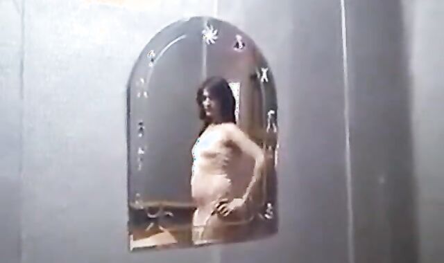 Egyptian Crossdresser Dances in Amateur Video 3