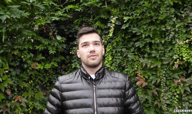 Czech Hunter:spycam Spreading Butts in Prague