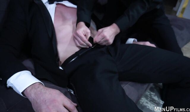 ManUpFilms:spycam Muscle homo Cameron Kincade needs raunchy tearing up