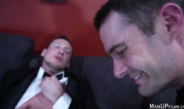ManUpFilms:spycam Muscle homo Cameron Kincade needs raunchy tearing up