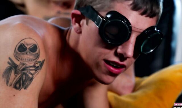 Next Door Youngster:spycam Arch Over for Elliot Vance