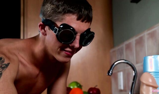 Next Door Youngster:spycam Arch Over for Elliot Vance