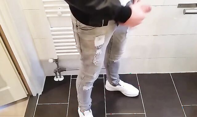 Amateur Webcam Handjob with a Big Cock